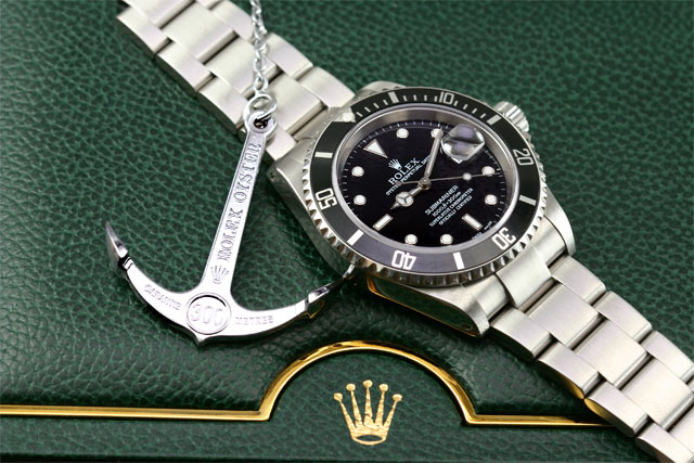 RATING: 8 Submariner: Classic green leather box, 